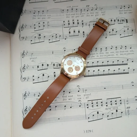 Brown Leather Strap Quartz Watch - Picture 2 of 11